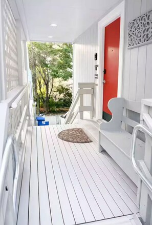 Property grounds -  Modern 2BR 98 Walk Score to Nightlife & Dining - Free Parking & private patio (Seattle)