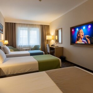 Triple Room | Desk, laptop workspace, free WiFi