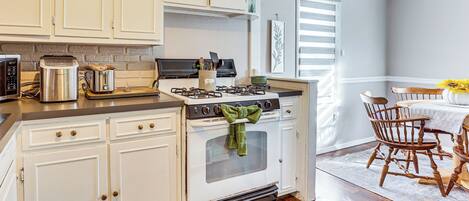 雪櫃、爐具、咖啡機/沖茶器、多士爐