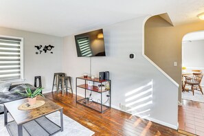 Interior - Cozy Home 4 Mi to YSU Campus: Penguins Welcome! (Youngstown)