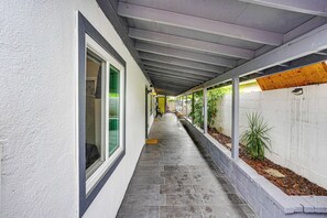 Terrace/patio - Explore LA & Long Beach: Compton Condo w/ Patio (Compton)