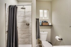Towels - Explore LA & Long Beach: Compton Condo w/ Patio (Compton)