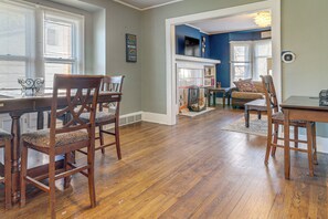 Dining - Urban Retreat 1 Mi to Riverfront! Detroit Duplex (Detroit)