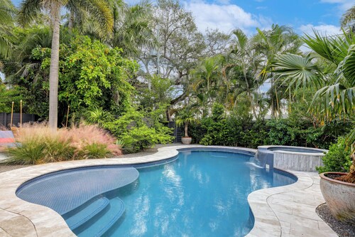 1 Mi to Lake Worth Beach Park: Poolside Paradise!