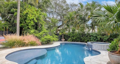 1 Mi to Lake Worth Beach Park: Poolside Paradise!