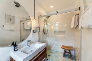 Hair dryer, towels - 1 Mi to Lake Worth Beach Park: Poolside Paradise! (Lake Worth Beach)