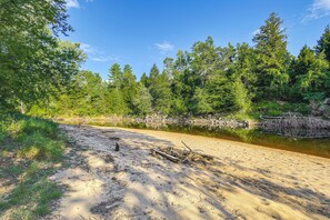 Beach - 9 Mi to Hickory Ski Center: Wooded Warrensburg Gem (Warrensburg)