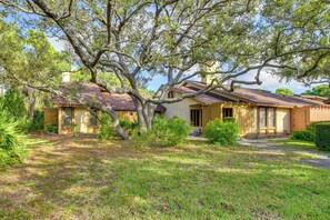 Exterior - 5 Mi to Anna Maria Island: Apt w/ Pool Access! (Bradenton)