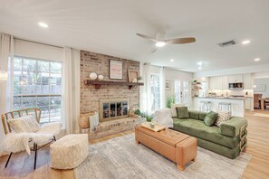 Fernseher, Kamin, Tischtennisplatte