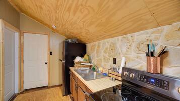 Fridge, microwave, stovetop, coffee/tea maker