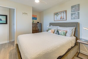 1 bedroom, iron/ironing board, Internet, bed sheets - Stroll to Bonita Beach Park: Ocean-View Getaway (Bonita Springs)