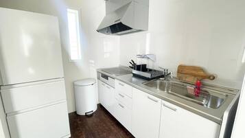 冰箱、微波炉、炉灶、厨具/餐具