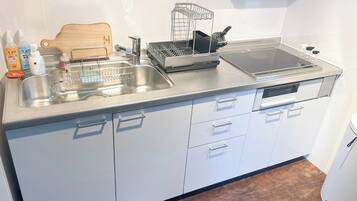 Fridge, microwave, stovetop, cookware/dishes/utensils