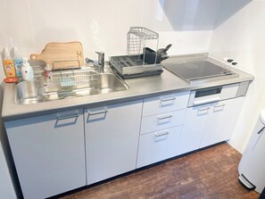 雪櫃、微波爐、爐具、廚房用具/餐具/器皿