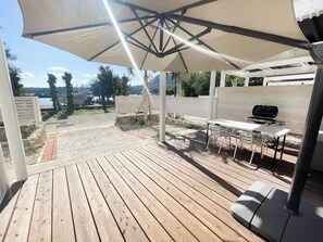 屋外ダイニングエリア