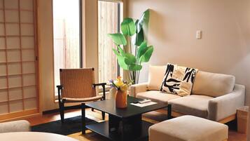 Blackout curtains, free WiFi