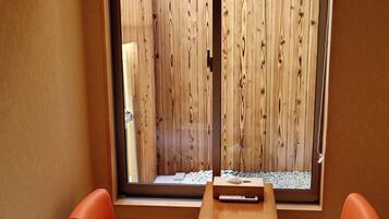 Blackout curtains, free WiFi