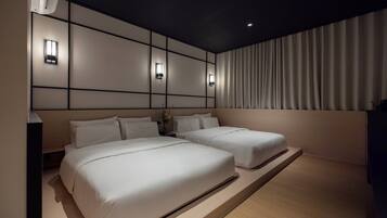 Signature Jacuzzi Room | Desk, laptop workspace, free WiFi