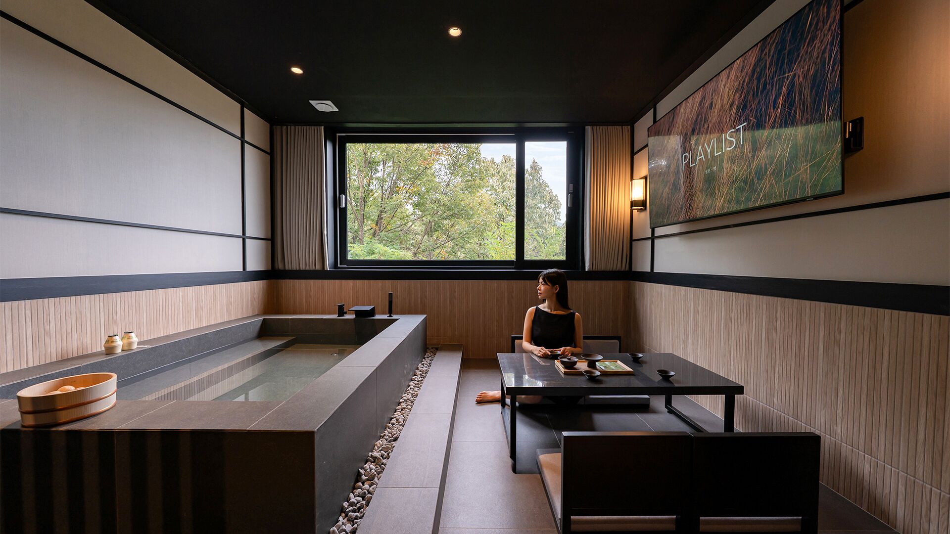 Signature Jacuzzi Room | Living area