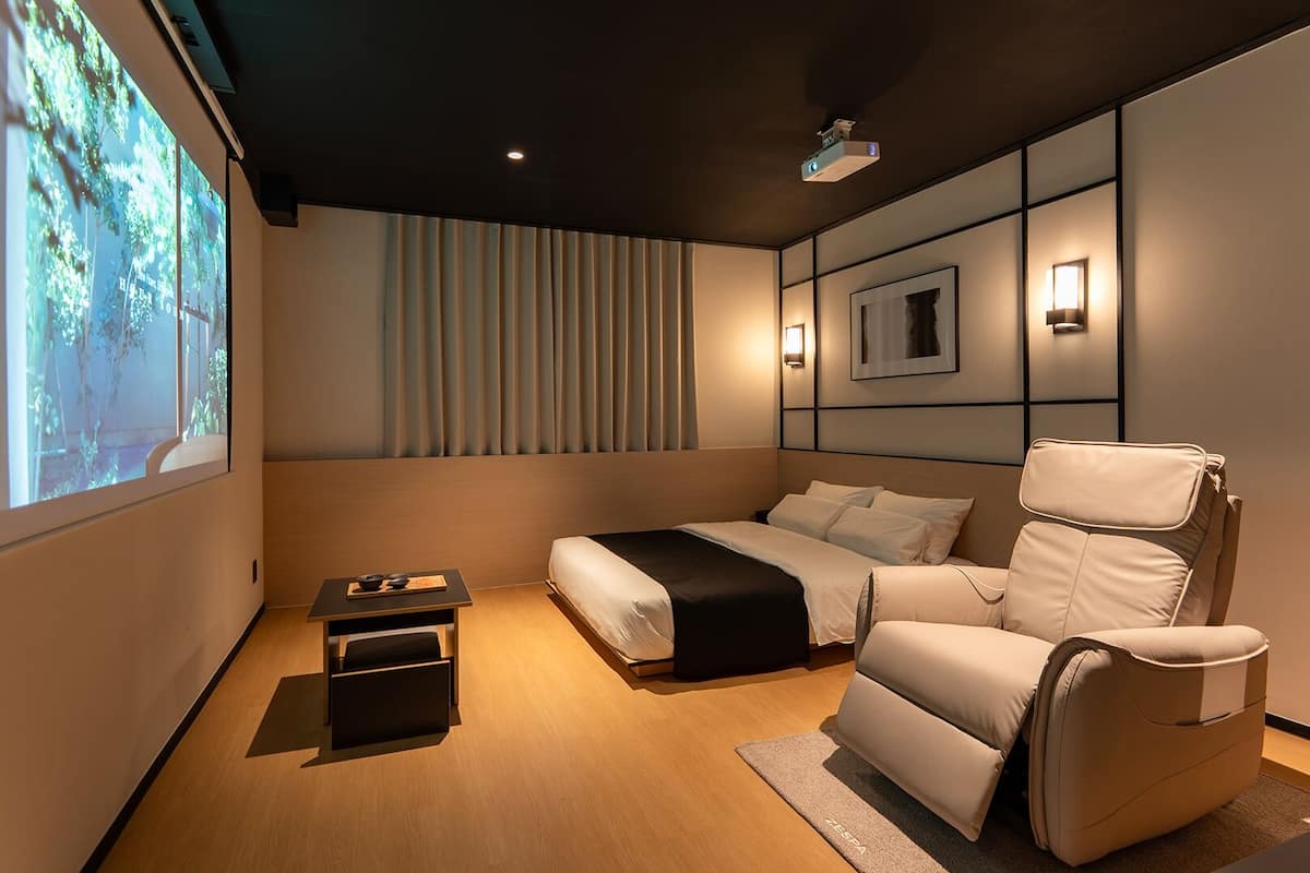 Movie | Skrivbord, arbetsyta för laptop och gratis wi-fi