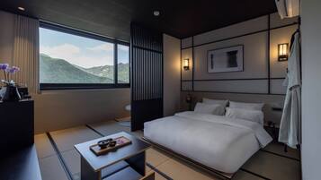 Suite Tatami Room | Escritorio, espacio para trabajar con laptop y wifi gratis