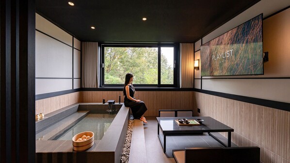 Signature Jacuzzi Room | Living area