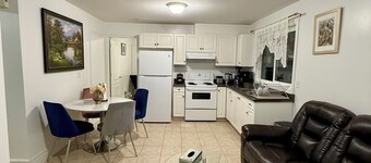 Charming Ground-Level Home – Relax & Unwind