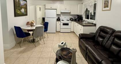 Charming Ground-Level Home – Relax & Unwind