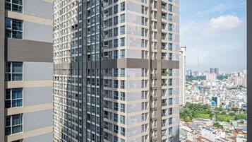 Una scrivania, postazione laptop, Wi-Fi gratuito