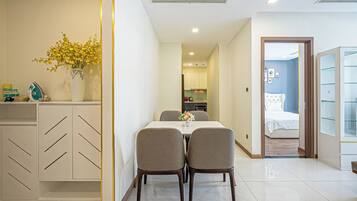 Una scrivania, postazione laptop, Wi-Fi gratuito