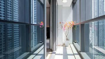 Hypo-allergenic bedding, minibar, individually decorated