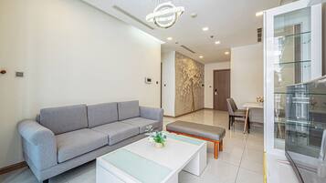 Una scrivania, postazione laptop, Wi-Fi gratuito