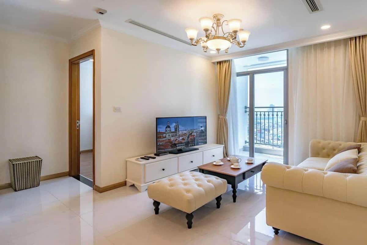 Hypo-allergenic bedding, minibar, individually decorated