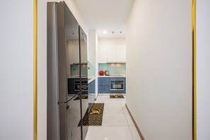 Fridge, microwave, stovetop, cookware/dishes/utensils