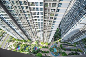 Desk, laptop workspace, free WiFi