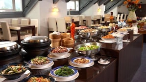 A buffet setup with various dishes and food items. - Hwa Ger Hot Spring Hotel (Yilan)