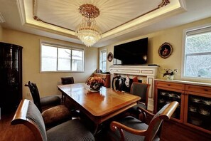 Restaurant - Super Cosy 8B6B in Vancouver heart near to airport (Vancouver)