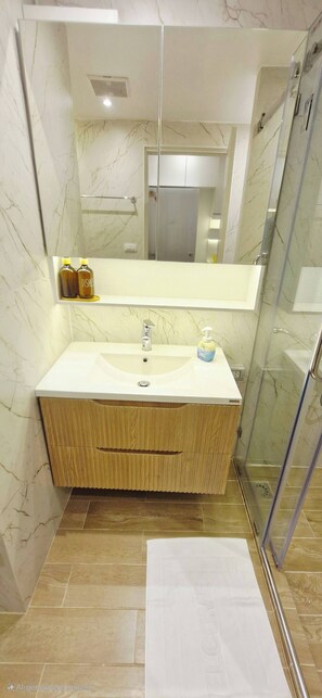 คอนโด, 1 ห้องนอน, วิวเมือง | ห้องน้ำ