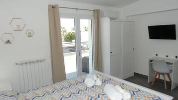 Una scrivania, ferro/asse da stiro, culla da viaggio, Wi-Fi gratuito