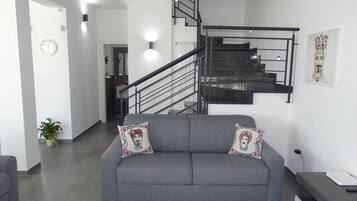 Smart TV, books, stereo