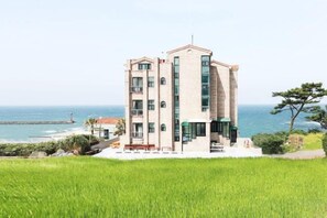 Unclassified image, 4 of 5, button - seaview (Jeju)