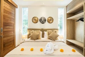 4 bedrooms, iron/ironing board, Internet, bed sheets - Amazing Luxury 4BR villa in the Heart of Seminyak (Badung)