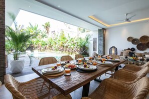 Outdoor dining - Amazing Luxury 4BR villa in the Heart of Seminyak (Badung)