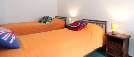 3 habitaciones, tabla de planchar con plancha y wifi gratis