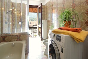 Bruser, hårtørrer, bidet