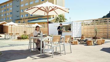 Tempat makan outdoor