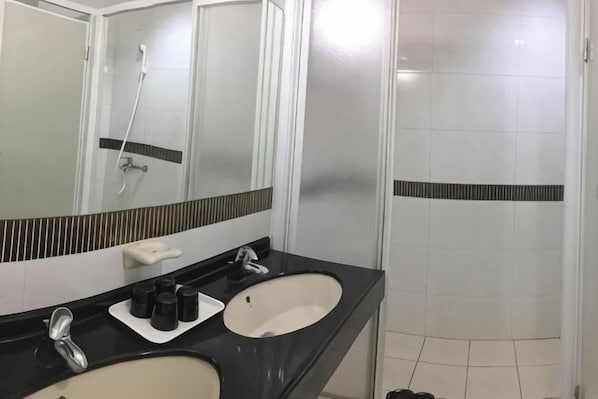 Room - Sun Moon Lake Youth Activity Center (Nantou)