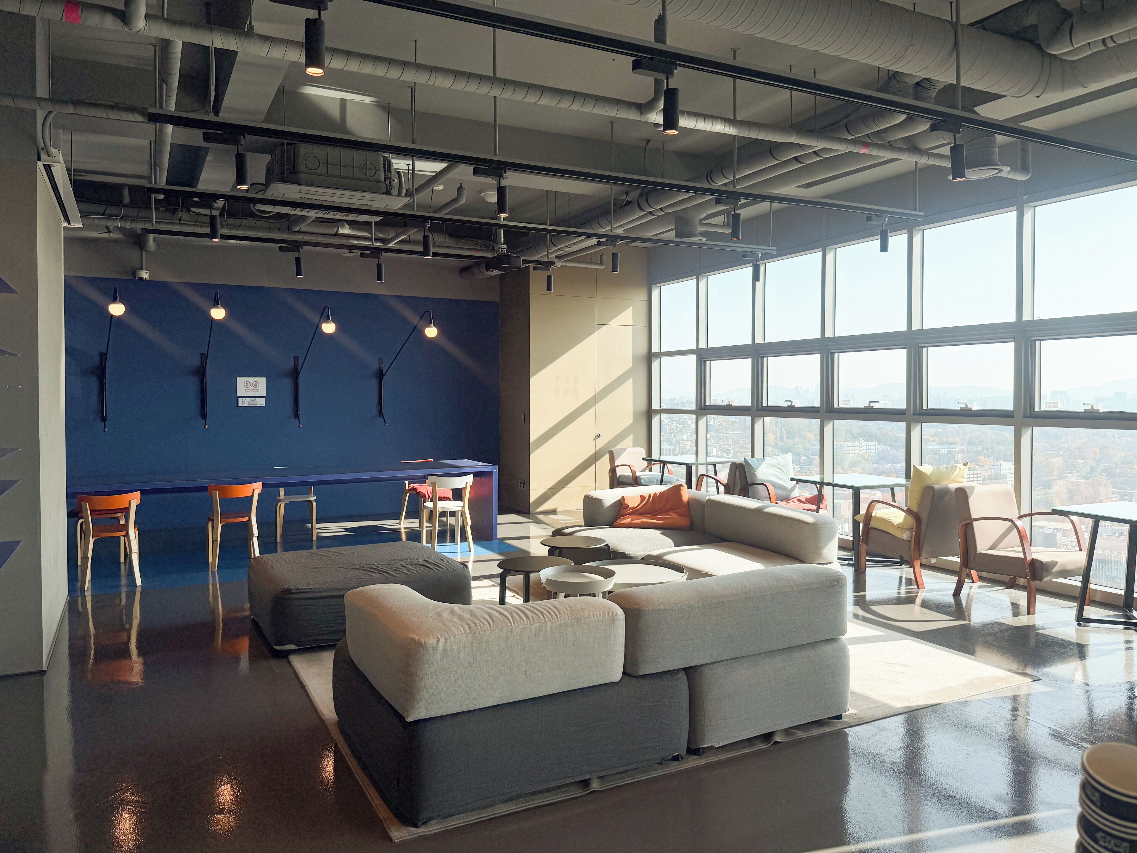 المنشأة من الداخل