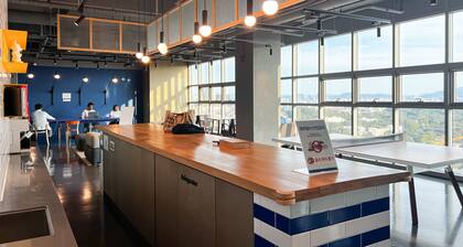 Cozy Studio near Seoul Station with Gym and Lounge