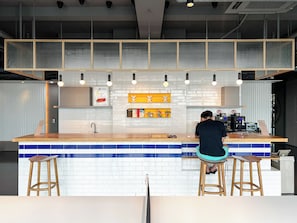 Bar (on property) - Cozy Studio near Seoul Station with Gym and Lounge (Seoul)